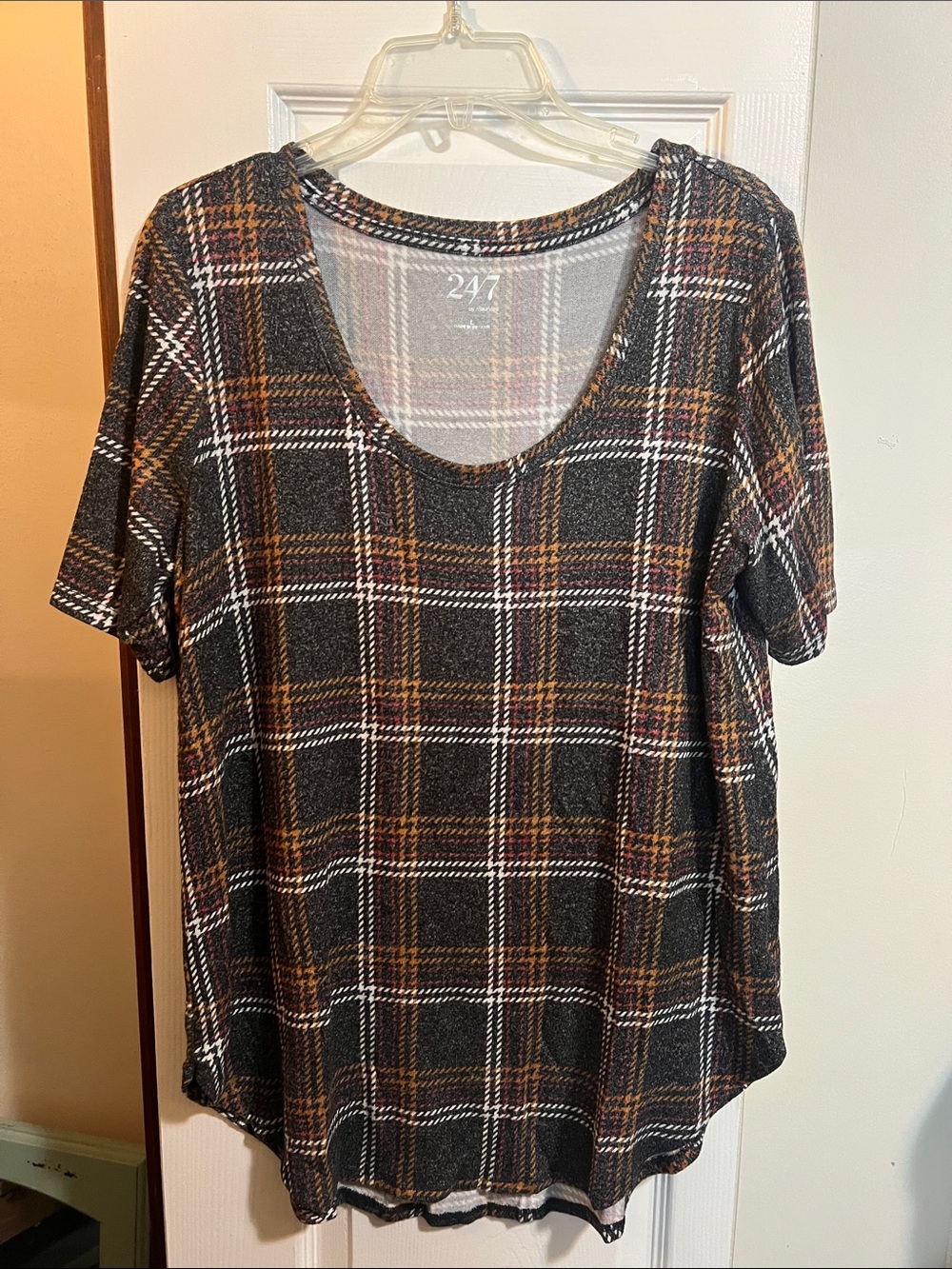 Kohl's Black Plaid Short Sleeve Scoop Neck Top with Brown and White Accents